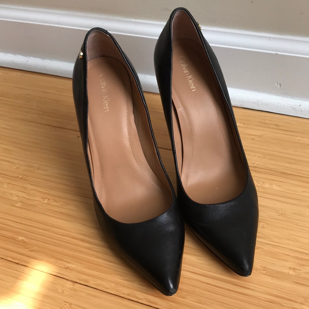 Calvin Klein Brady pump